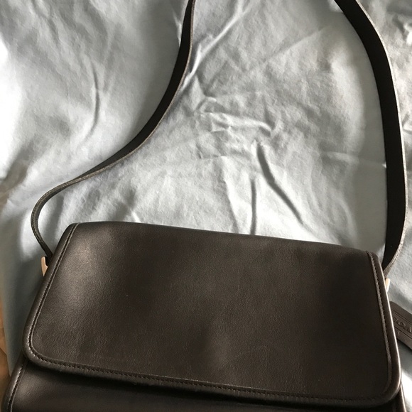 Vintage Coach 1980s, the Andrea flap over bag - Picture 3 of 8